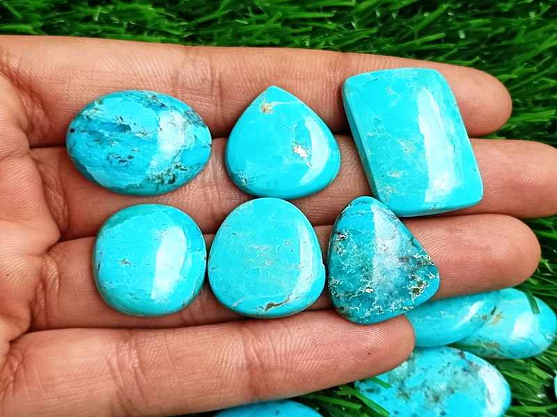 تصویر 4 از سنگ فیروزه ایرانی آبی با رنگ چشم نواز و کمیاب مناسب زیورآلات خاص